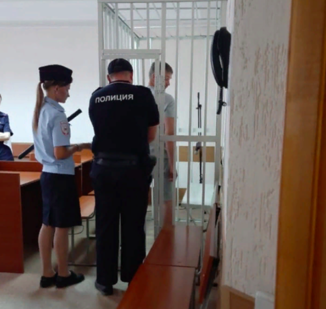 Фото В Новосибирске арестован подозреваемый в убийстве жены возле детской площадки 2